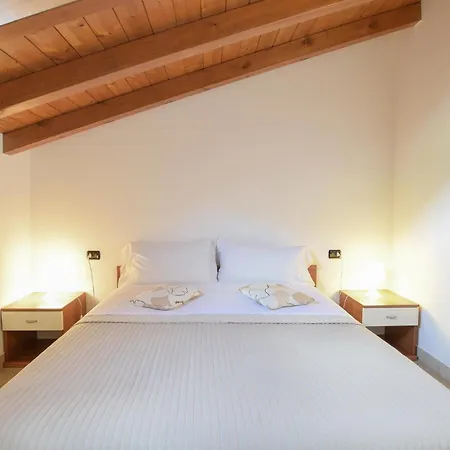1 Bedroom Beautiful In Domaso