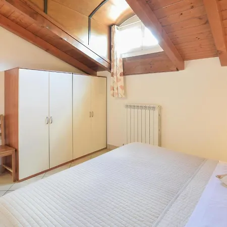 1 Bedroom Beautiful In Appartamento